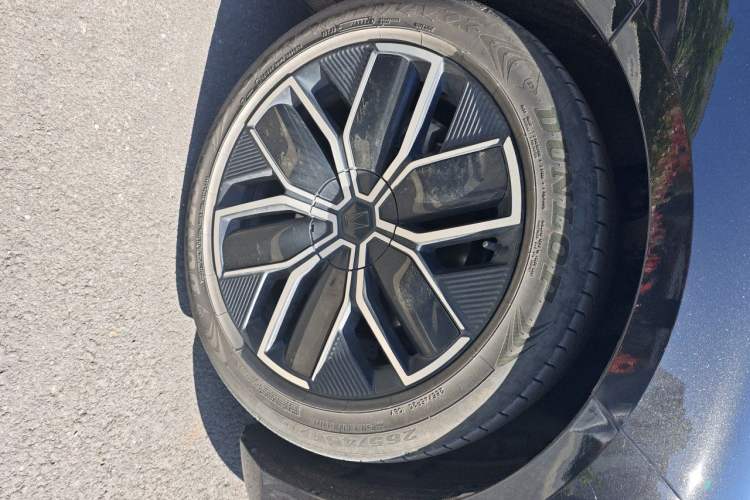 Used Avatr 12 2024 Updated Version 700 Three-Laser Rear-Wheel Drive Luxury Edition Right Front Wheel Hub