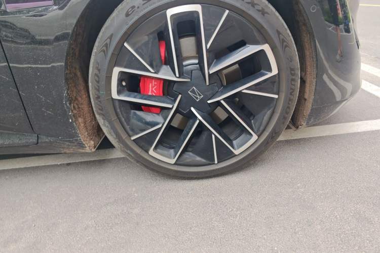 Used Avatr 12 2024 Updated Version 700 Three-Laser Rear-Wheel Drive Luxury Edition Right Front Wheel Hub