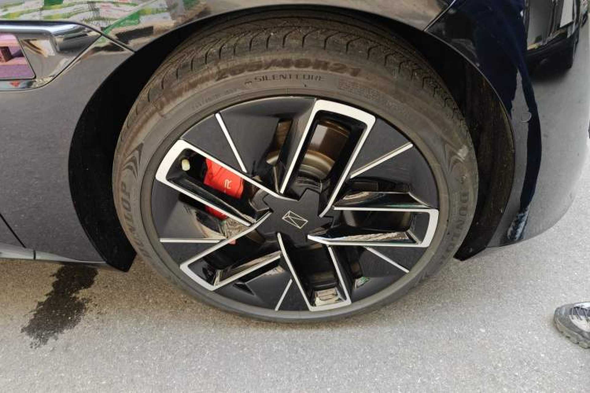 Used Avatr 12 2024 700 Three-Laser Rear-Wheel Drive Luxury Edition Right Front Wheel Hub
