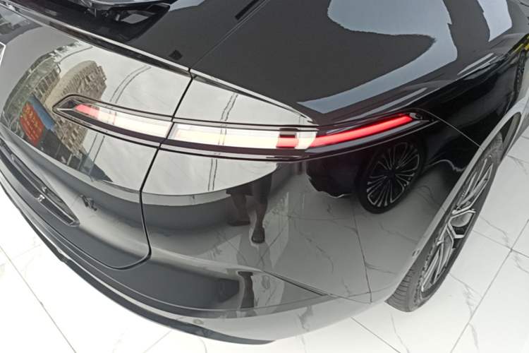 Used Avatr 12 2024 Updated Version 700 Three-Laser Rear-Wheel Drive Luxury Edition Right Rear Taillight