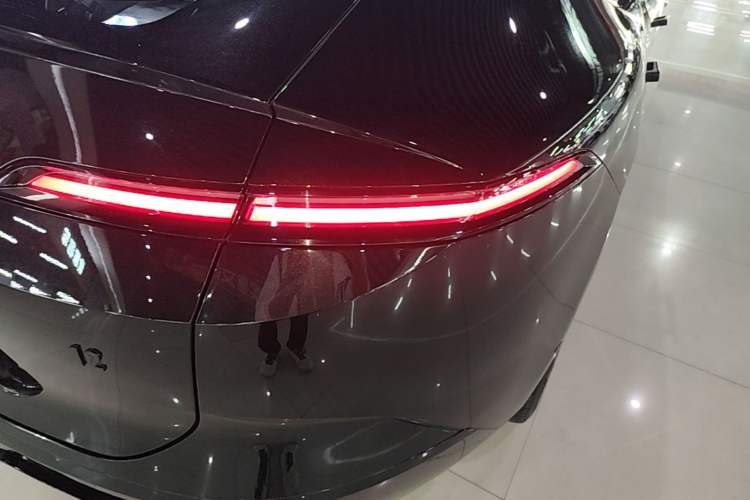 Used Avatr 12 2024 Updated Version 700 Three-Laser Rear-Wheel Drive Luxury Edition Right Rear Taillight