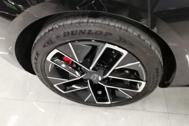 Used Avatr 12 2024 Updated Version 700 Three-Laser Rear-Wheel Drive Luxury Edition Right Rear Wheel Hub
