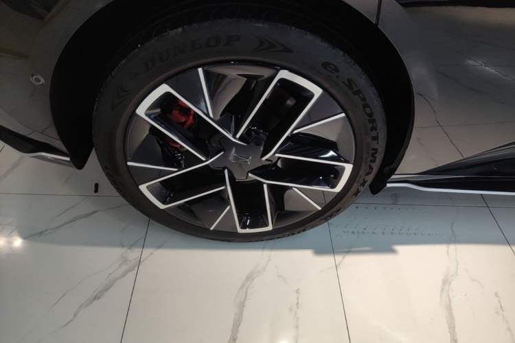 Used Avatr 12 2024 650 Three-Laser Four-Wheel Drive Performance Edition Right Rear Wheel Hub