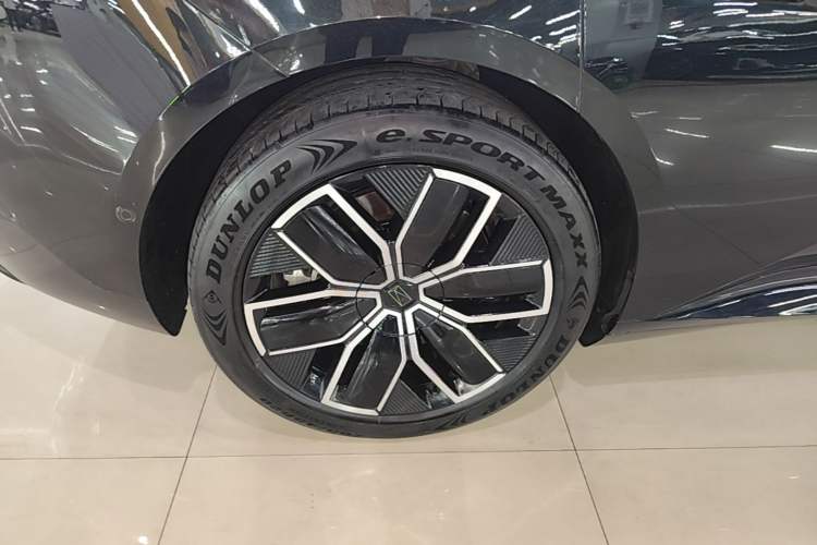 Used Avatr 12 2024 Updated Version 700 Three-Laser Rear-Wheel Drive Luxury Edition Right Rear Wheel Hub