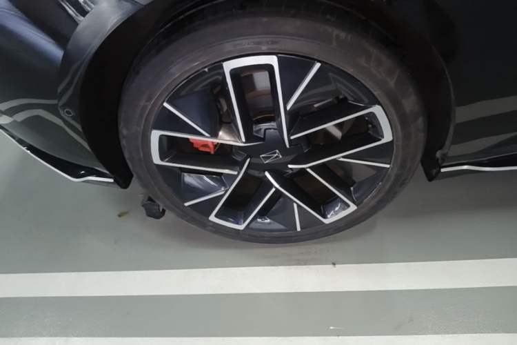 Used Avatr 12 2024 650 Three-Laser Four-Wheel Drive Performance Edition Right Rear Wheel Hub