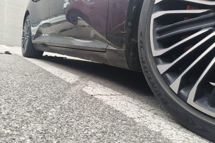 Used Avatr 12 2024 700 Three-Laser Rear-Wheel Drive Luxury Edition Right Side Sill
