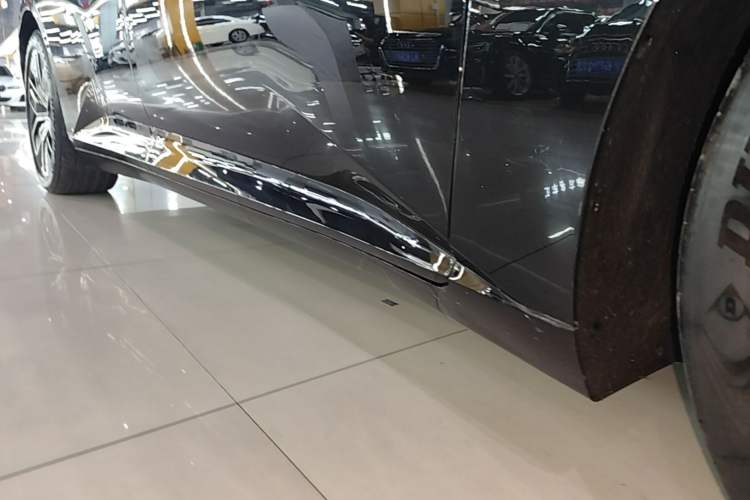 Used Avatr 12 2024 Updated Version 700 Three-Laser Rear-Wheel Drive Luxury Edition Right Side Sill