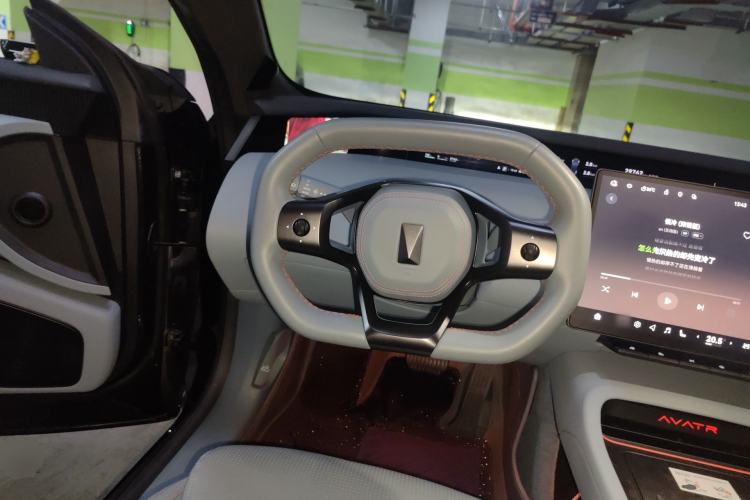 Used Avatr 12 2024 650 Three-Laser All-Wheel Drive GT Version Steering Wheel