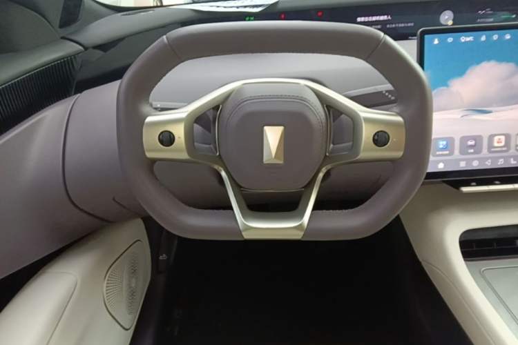 Used Avatr 12 2024 700 Three-Laser Rear-Wheel Drive Luxury Edition Steering Wheel