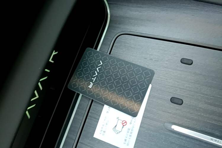 Used Avatr 12 2024 Updated Version 700 Three-Laser Rear-Wheel Drive Luxury Edition Vehicle Key