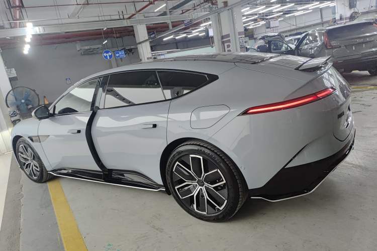 Used Avatr 12 2024 700 Three-Laser Rear-Wheel Drive Luxury Edition Exterior 5