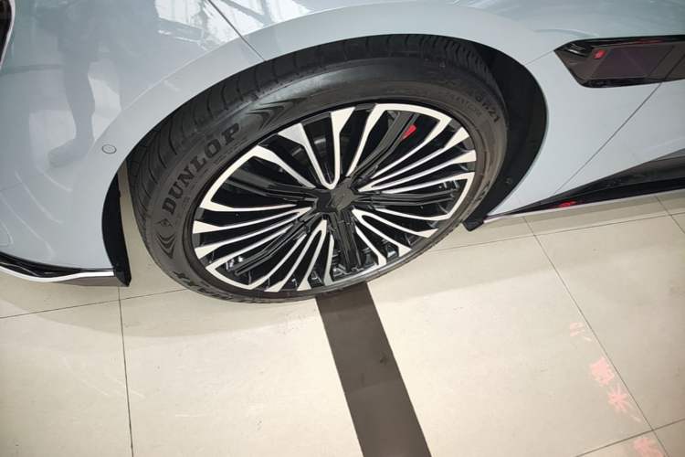 Used Avatr 12 2024 700 Three-Laser Rear-Wheel Drive Luxury Edition Left Front Wheel Hub