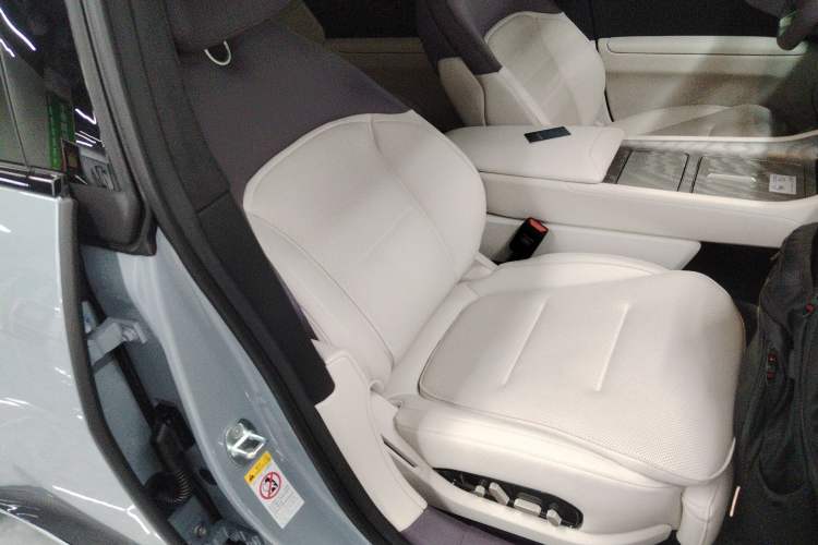 Used Avatr 12 2024 700 Three-Laser Rear-Wheel Drive Luxury Edition Right Front Seat