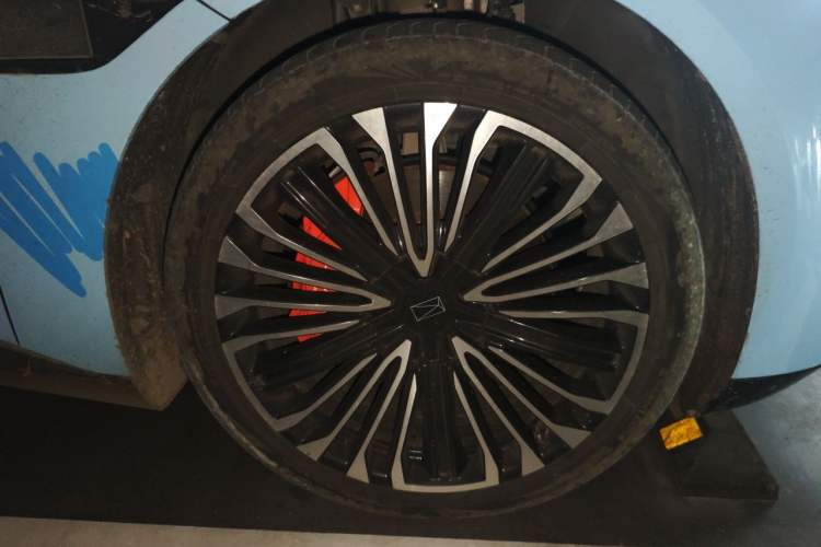 Used Avatr 12 2024 650 Three-Laser Four-Wheel Drive Performance Edition Right Front Wheel Hub
