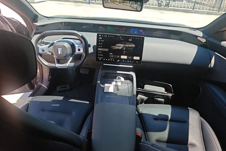 Used Avatr 12 2024 650 Three-Laser Four-Wheel Drive Performance Edition Center Console