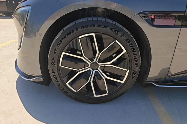 Used Avatr 12 2024 650 Three-Laser Four-Wheel Drive Performance Edition Left Front Wheel Hub
