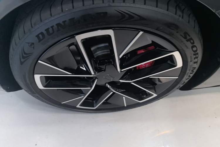 Used Avatr 12 2024 650 Three-Laser Four-Wheel Drive Performance Edition Left Front Wheel Hub