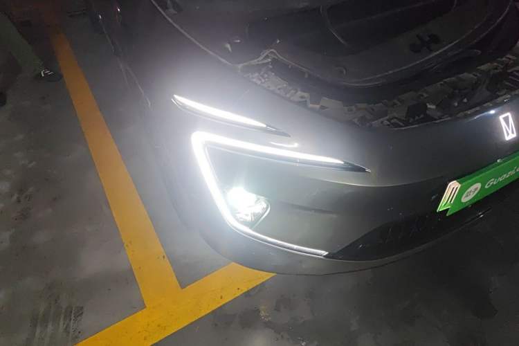 Used Avatr 12 2024 Updated Version 700 Three-Laser Rear-Wheel Drive Luxury Edition Right Front Headlight
