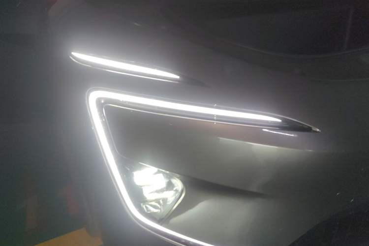 Used Avatr 12 2024 650 Three-Laser Four-Wheel Drive Performance Edition Right Front Headlight