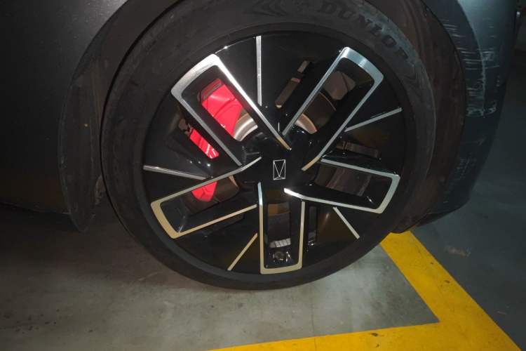 Used Avatr 12 2024 Updated Version 700 Three-Laser Rear-Wheel Drive Luxury Edition Right Front Wheel Hub