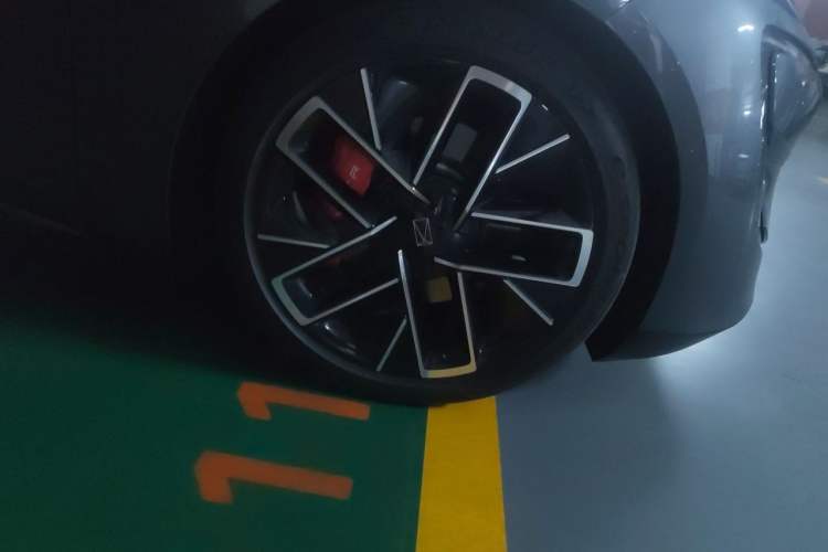 Used Avatr 12 2024 650 Three-Laser Four-Wheel Drive Performance Edition Right Front Wheel Hub
