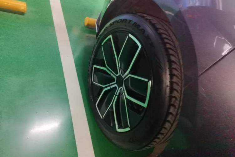 Used Avatr 12 2024 650 Three-Laser Four-Wheel Drive Performance Edition Right Rear Wheel Hub