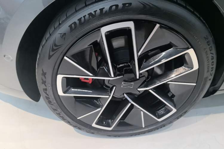 Used Avatr 12 2024 650 Three-Laser Four-Wheel Drive Performance Edition Right Rear Wheel Hub