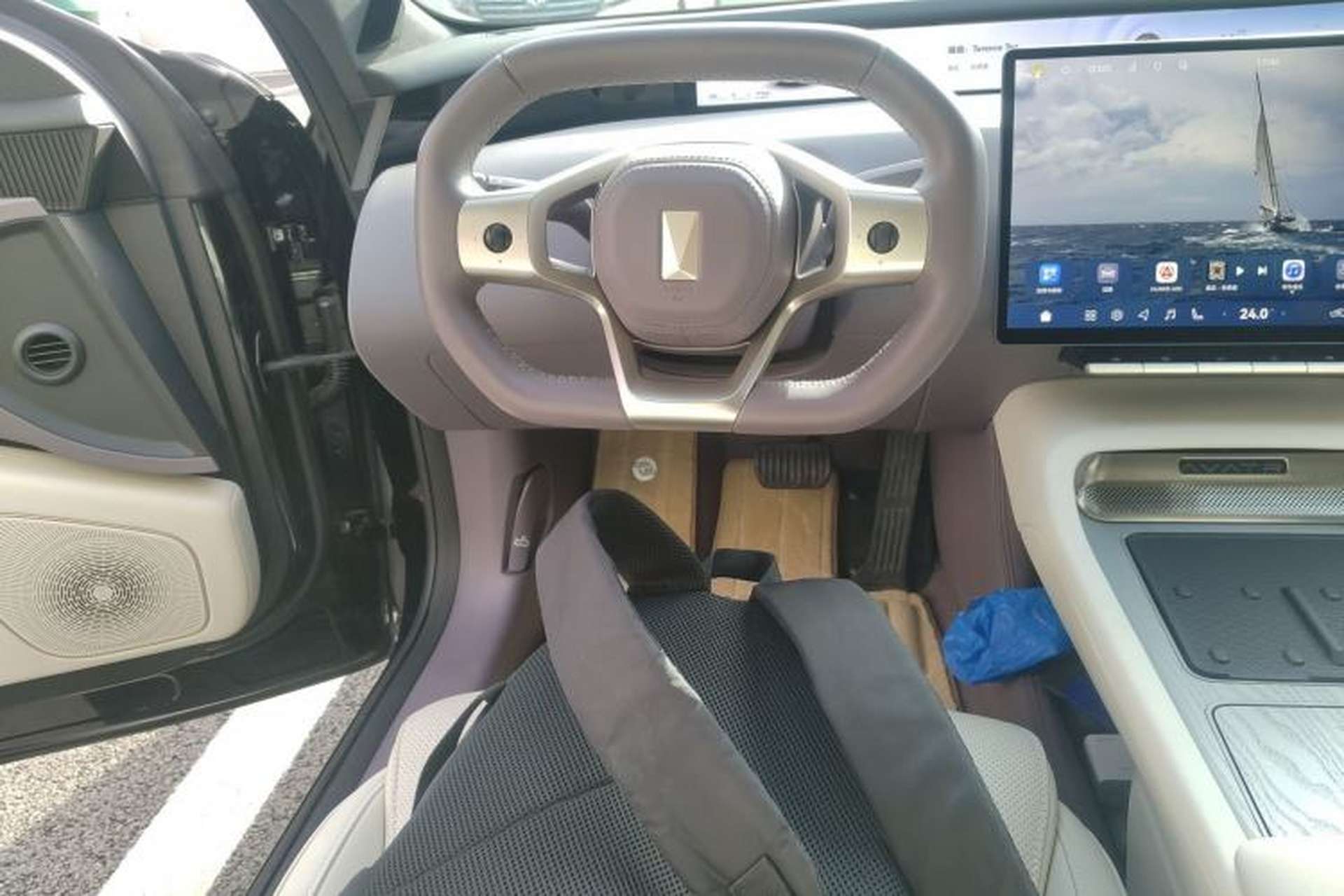 Used Avatr 12 2024 700 Three-Laser Rear-Wheel Drive Luxury Edition Steering Wheel