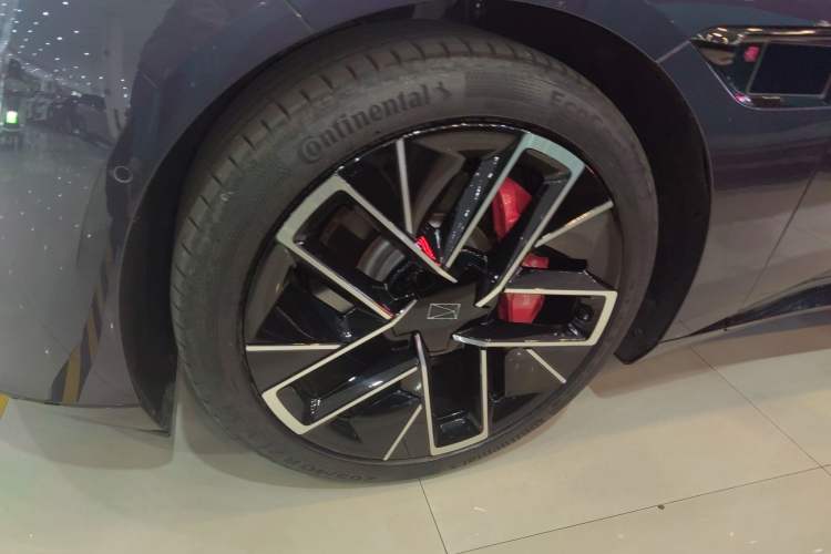 Used Avatr 12 2024 650 Three-Laser Four-Wheel Drive Performance Edition Exterior 3