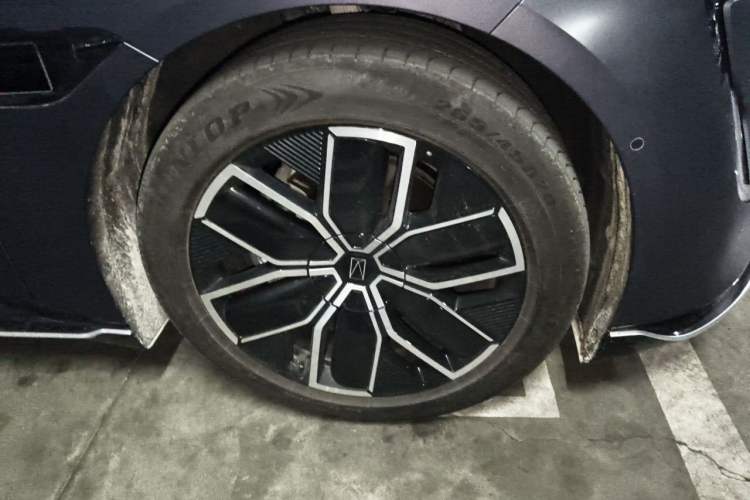 Used Avatr 12 2024 700 Three-Laser Rear-Wheel Drive Smart Enjoyment Version Right Front Wheel Hub
