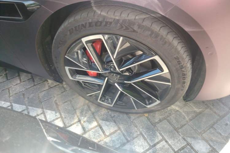 Used Avatr 12 2024 700 Three-Laser Rear-Wheel Drive Luxury Edition Right Front Wheel Hub