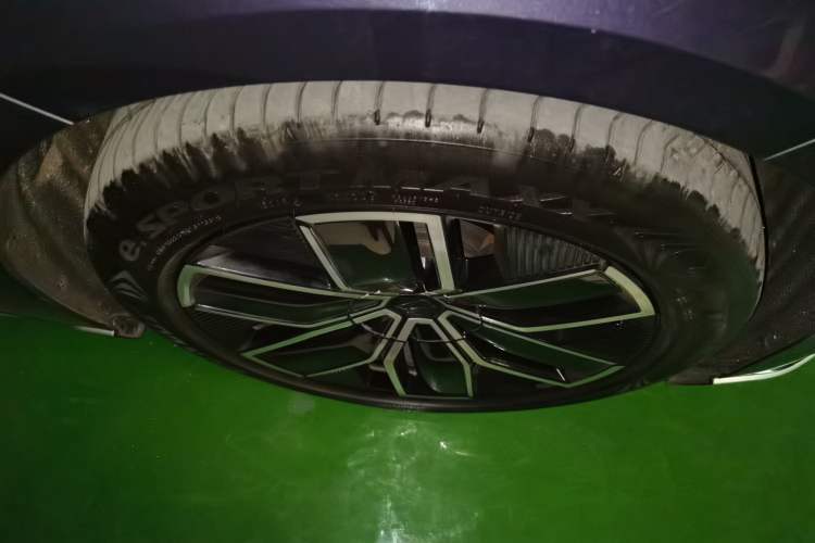 Used Avatr 12 2024 700 Three-Laser Rear-Wheel Drive Luxury Edition Right Front Wheel Hub