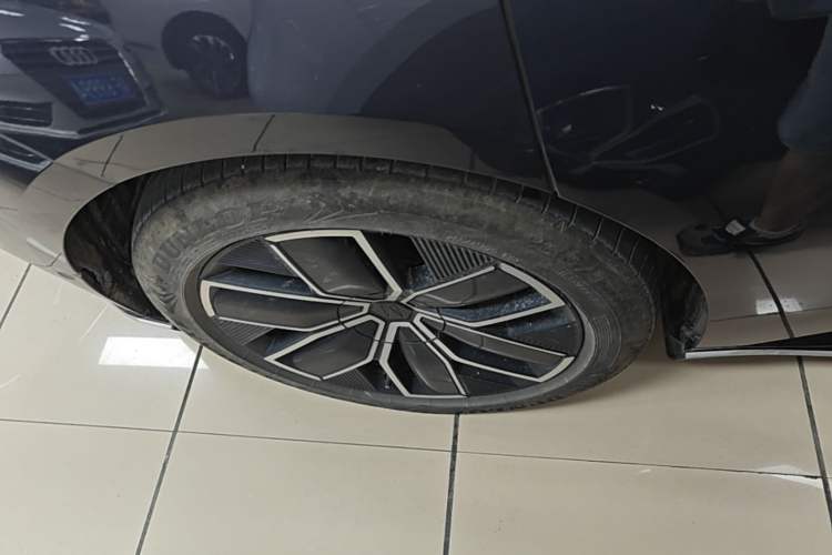 Used Avatr 12 2024 700 Three-Laser Rear-Wheel Drive Luxury Edition Right Rear Wheel Hub