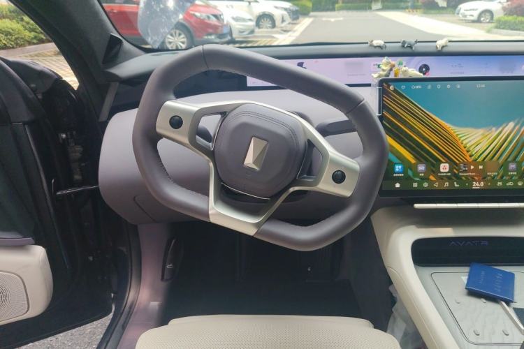 Used Avatr 12 2024 700 Three-Laser Rear-Wheel Drive Luxury Edition Steering Wheel