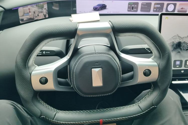 Used Avatr 12 2024 700 Three-Laser Rear-Wheel Drive Luxury Edition Steering Wheel