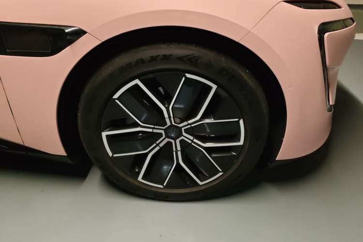 Used Avatr 12 2024 Updated Version 700 Three-Laser Rear-Wheel Drive Luxury Edition Right Front Wheel Hub