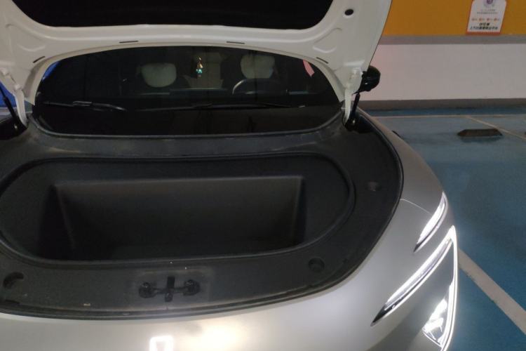 Used Avatr 12 2024 Updated Version 700 Three-Laser Rear-Wheel Drive Luxury Edition Engine Bay Left