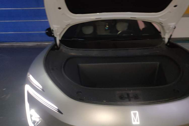 Used Avatr 12 2024 Updated Version 700 Three-Laser Rear-Wheel Drive Luxury Edition Engine Bay Right