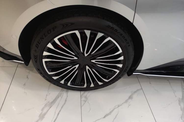 Used Avatr 12 2024 700 Three-Laser Rear-Wheel Drive Luxury Edition Exterior 5