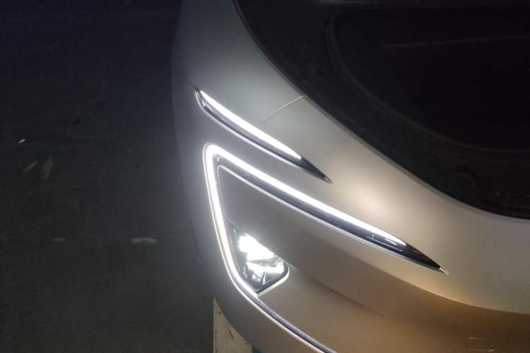Used Avatr 12 2024 Updated Version 700 Three-Laser Rear-Wheel Drive Luxury Edition Right Front Headlight