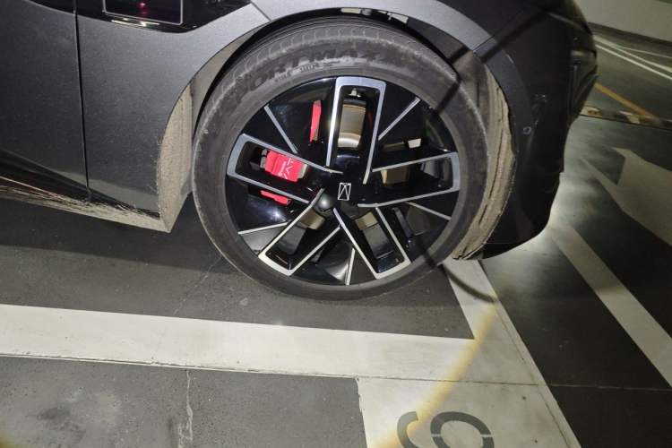 Used Avatr 12 2024 650 Three-Laser Four-Wheel Drive Performance Edition Right Front Wheel Hub