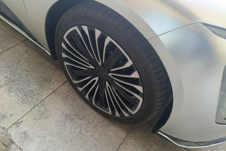 Used Avatr 12 2024 700 Three-Laser Rear-Wheel Drive Luxury Edition Right Front Wheel Hub