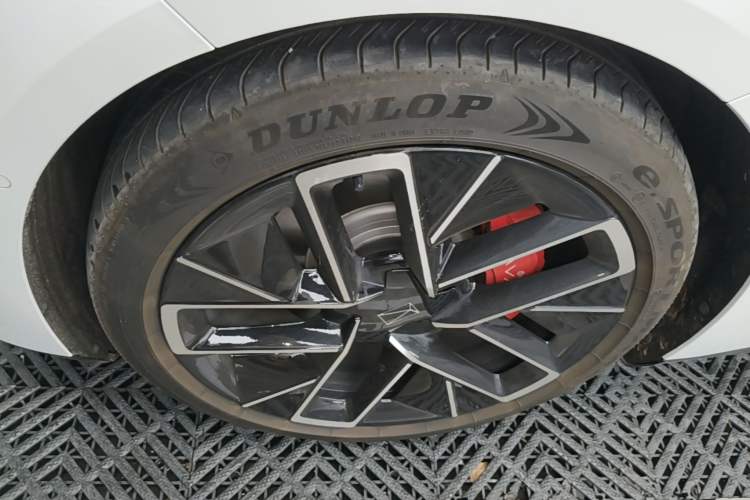 Used Avatr 12 2024 700 Three-Laser Rear-Wheel Drive Luxury Edition Left Front Wheel Hub