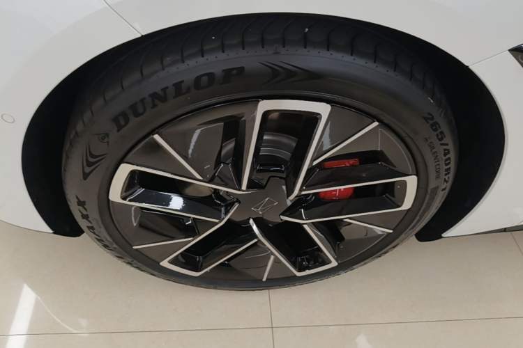 Used Avatr 12 2024 700 Three-Laser Rear-Wheel Drive Luxury Edition Left Front Wheel Hub
