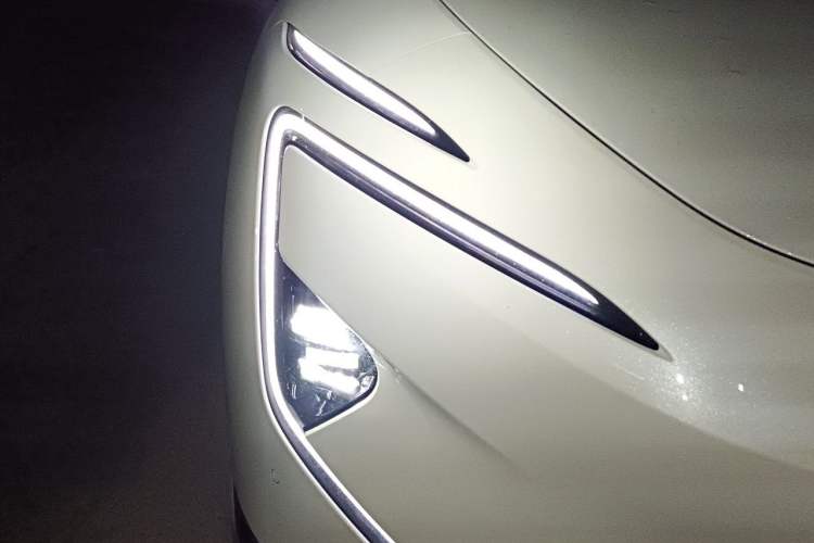 Used Avatr 12 2024 700 Three-Laser Rear-Wheel Drive Luxury Edition Right Front Headlight
