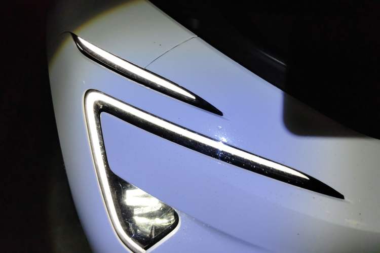 Used Avatr 12 2024 Updated Version 700 Three-Laser Rear-Wheel Drive Luxury Edition Right Front Headlight