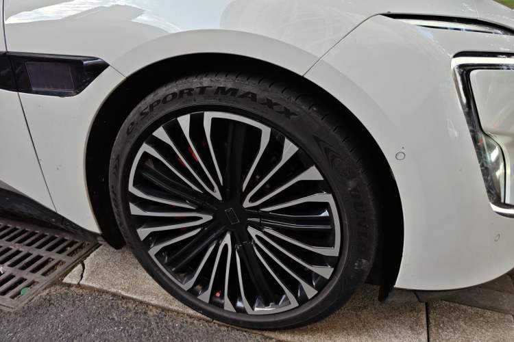 Used Avatr 12 2024 700 Three-Laser Rear-Wheel Drive Luxury Edition Right Front Wheel Hub