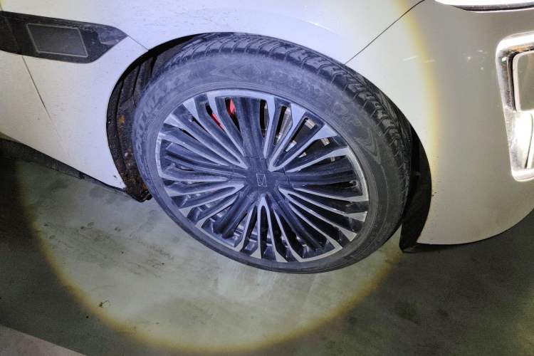 Used Avatr 12 2024 Updated Version 700 Three-Laser Rear-Wheel Drive Luxury Edition Right Front Wheel Hub