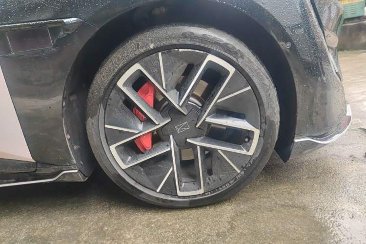 Used Avatr 12 2024 650 Three-Laser Four-Wheel Drive Performance Edition Right Front Wheel Hub
