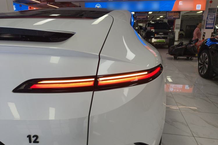 Used Avatr 12 2024 700 Three-Laser Rear-Wheel Drive Luxury Edition Right Rear Taillight